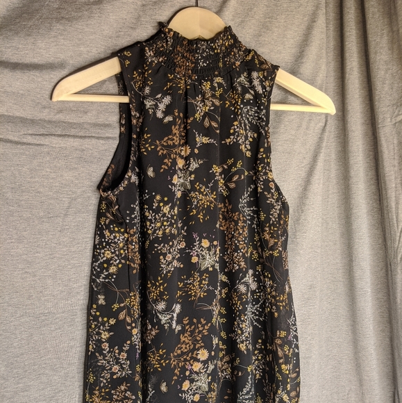 🖤 High Neck Flowy Floral Tank 🌸 - Picture 1 of 3